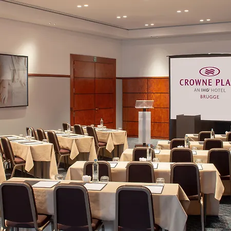 Crowne Plaza By Ihg מלון
