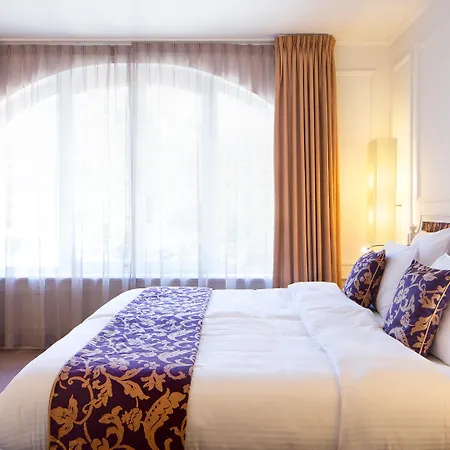 Crowne Plaza By Ihg מלון