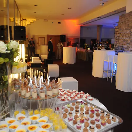 Crowne Plaza By Ihg Szálloda 4*