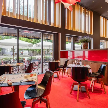 Crowne Plaza By Ihg Hotel